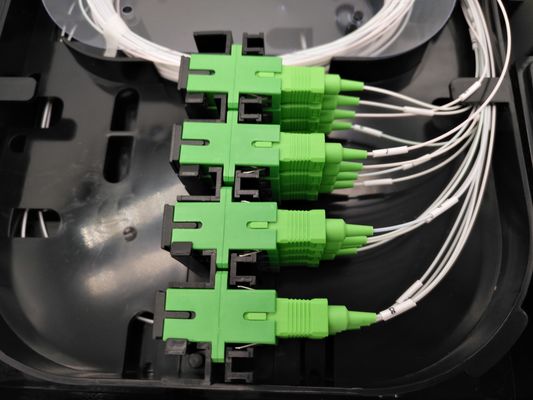 Αγορά FTTH IP65 16 θύρες 2pcs 1x8 Fiber Optic Splitter Box Αεροπορικός πόλος τοίχος τοποθέτηση μαύρο ηλεκτρονική κατασκευή