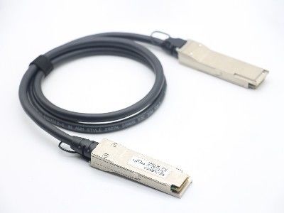 Αδιάλειπτος ρυθμός μεταφοράς δεδομένων 40 Gbps 100G QSFP28 σε QSFP28 1M καλώδιο DAC για τη μετάδοση δεδομένων